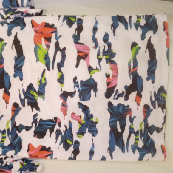 FIVE.BY.FIVE ROYAL FLORAL TEE SHIRT - Picture 5 of 6